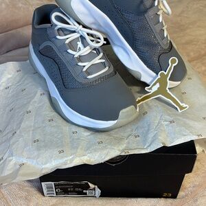 Air Jordan 11 CMFT low GS shoes in Cool Grey